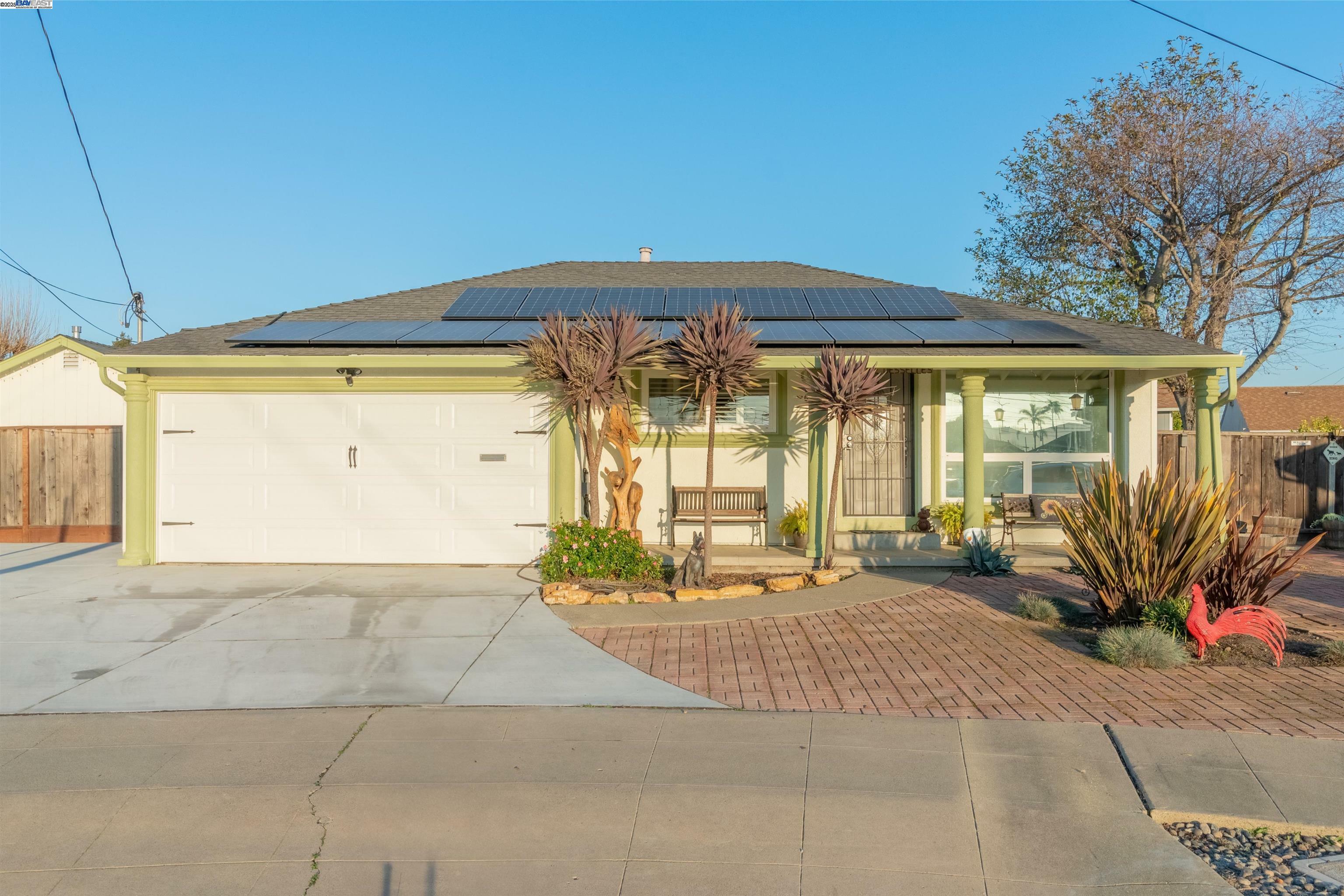 Property Photo:  866 Monterey Ct  CA 94578 