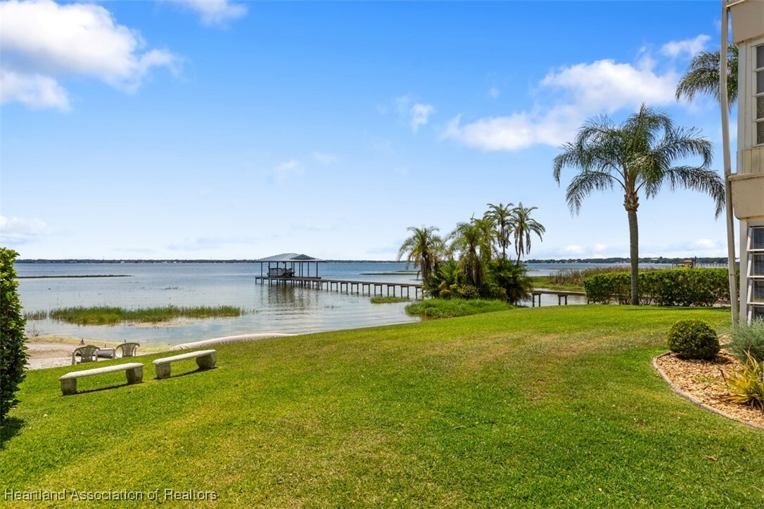 Property Photo:  1801 Lakeview Drive 403  FL 33870 