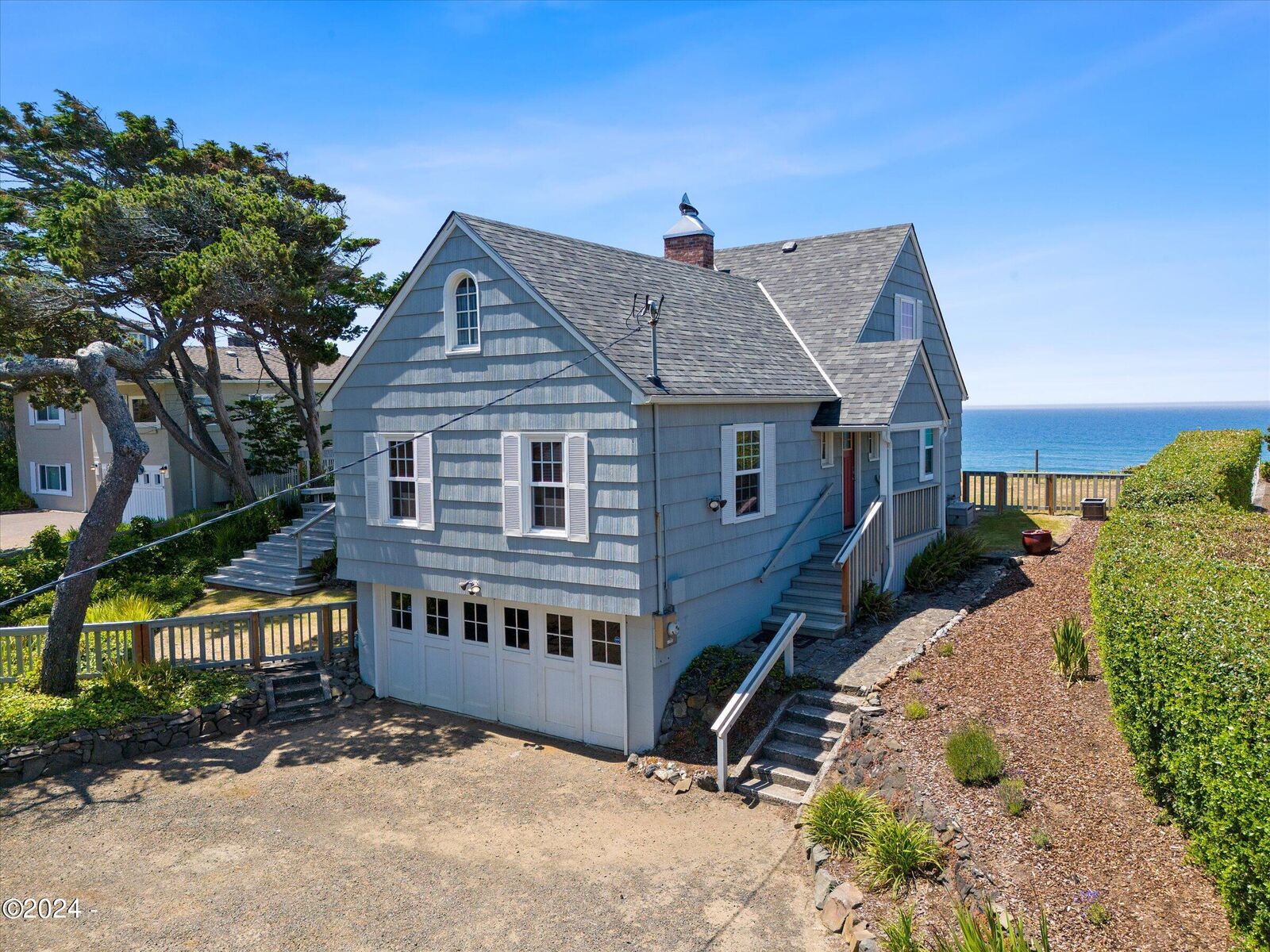 Property Photo:  2513 NW Inlet Avenue  OR 97367