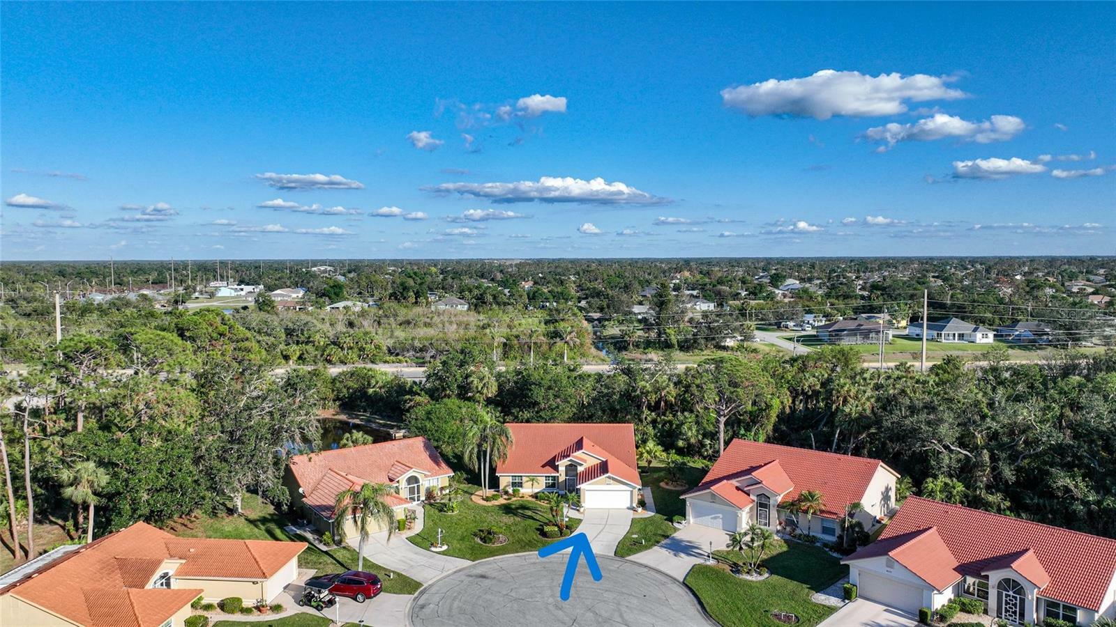 Property Photo:  8527 Creekview Lane  FL 34224 