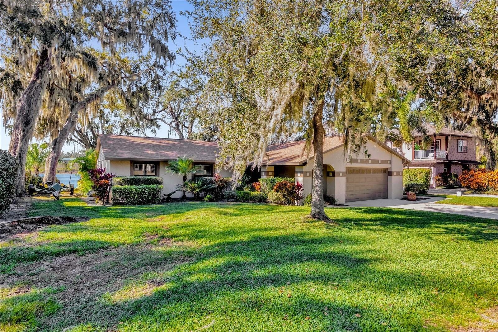 Property Photo:  509 E Lakeshore Drive  FL 34761 