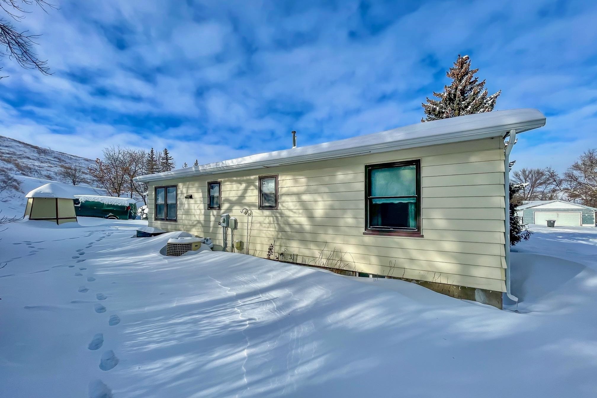 Property Photo:  4 2nd Avenue  ND 58722 