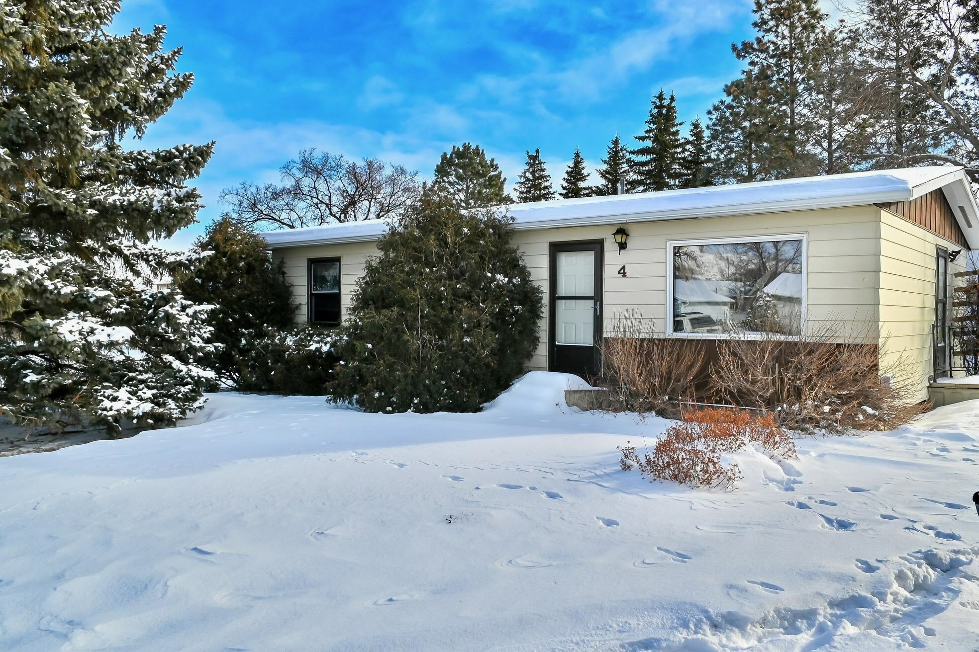 Property Photo:  4 2nd Avenue  ND 58722 