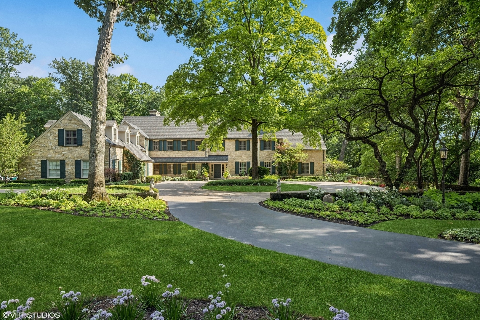 Property Photo:  875 Country Club Road  IL 60174 