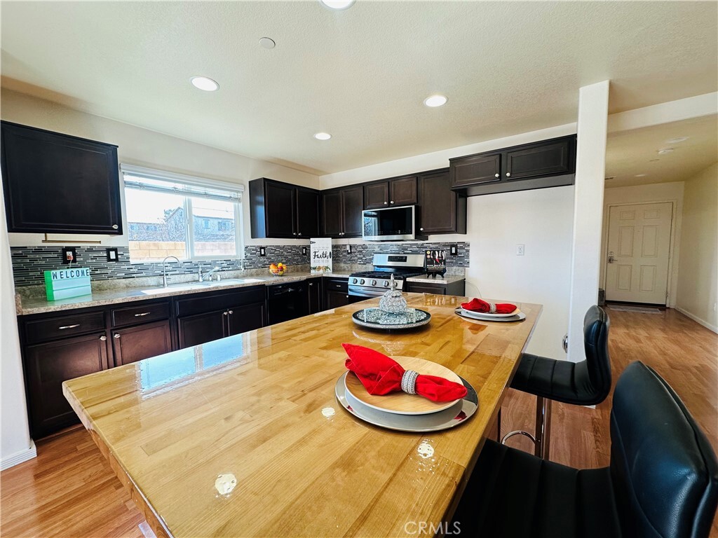 Property Photo: 14181 Tierra Del Sur St CA 92301