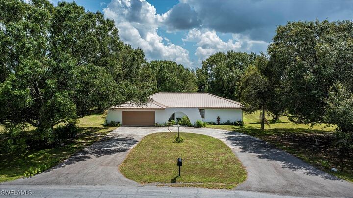 Property Photo:  1038 Seminole Circle  FL 33471 