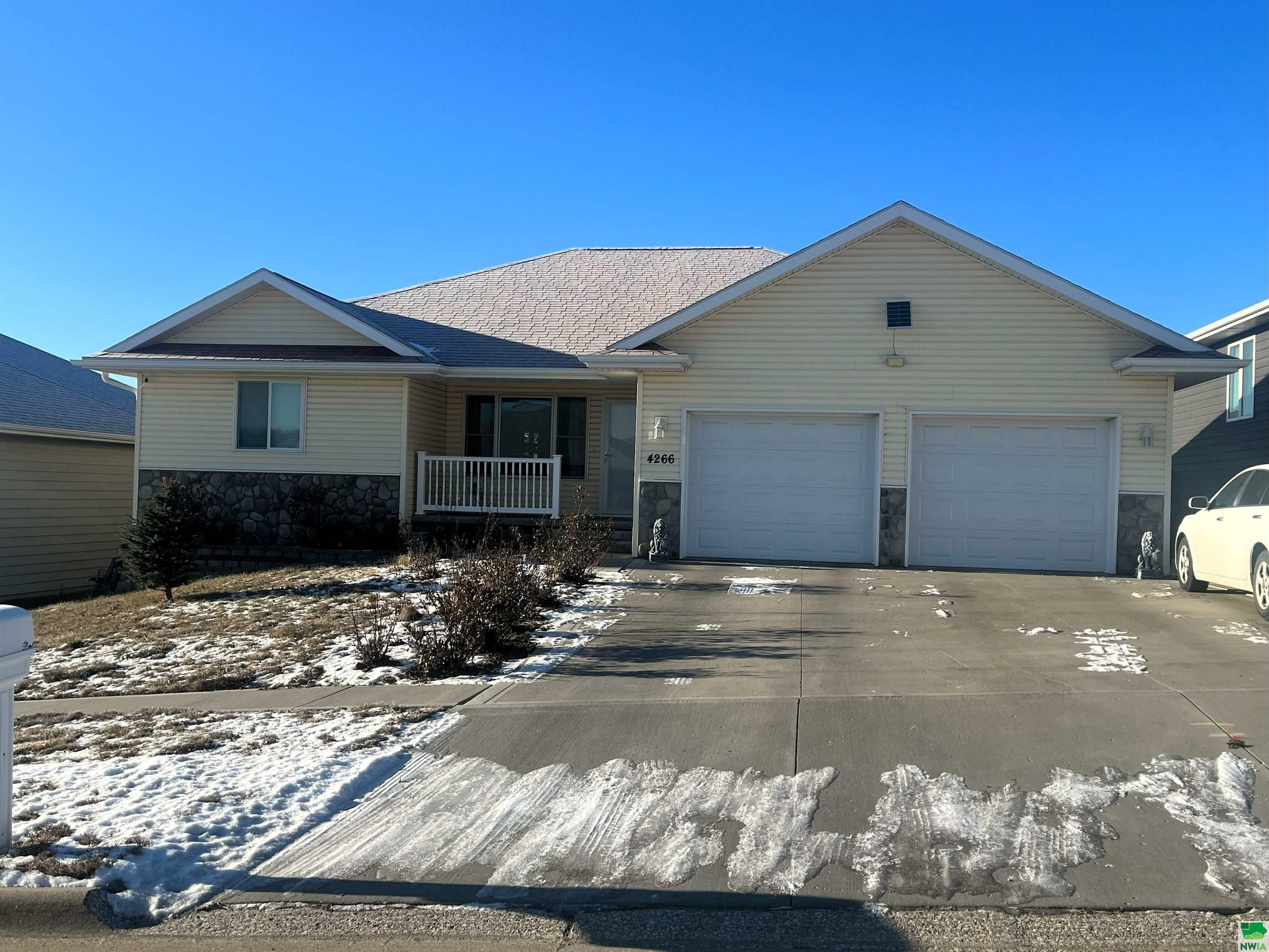 Property Photo:  4266 Fieldcrest Dr  IA 51103 