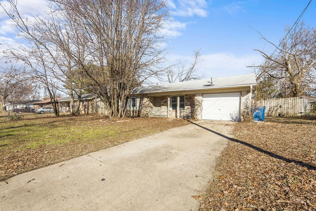 Property Photo:  2303 Douglas Street  AR 72712 