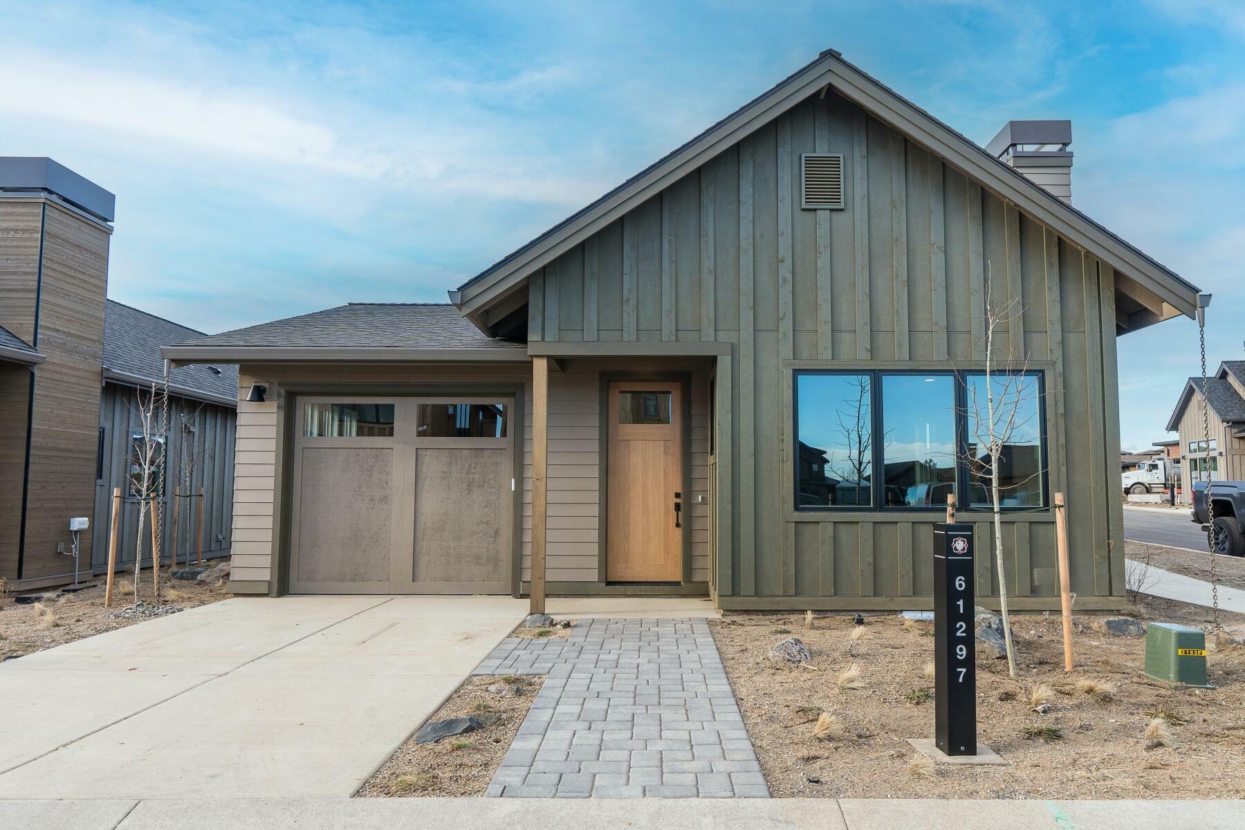 Property Photo: 61297 McRoberts Lane 33 OR 97702