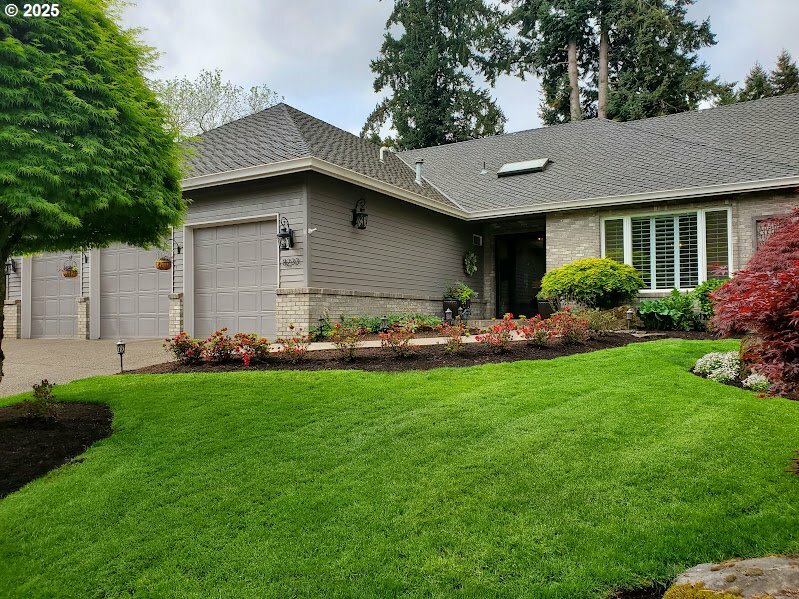 Property Photo: 8233 SW Edgewater OR 97070