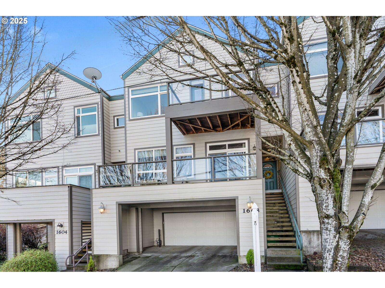 Property Photo:  1608 SW Montgomery St  OR 97201