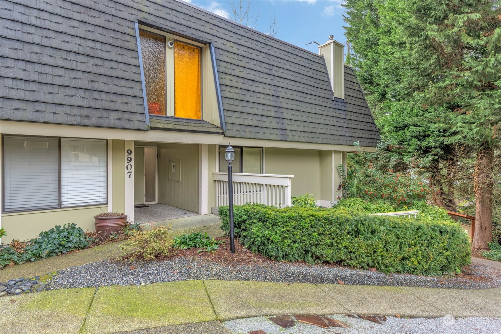 Property Photo:  9907 NE 124th Street 805  WA 98034 