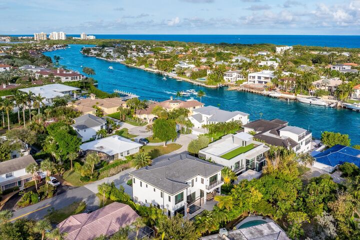 Property Photo: 510 NE 4th Lane FL 33432