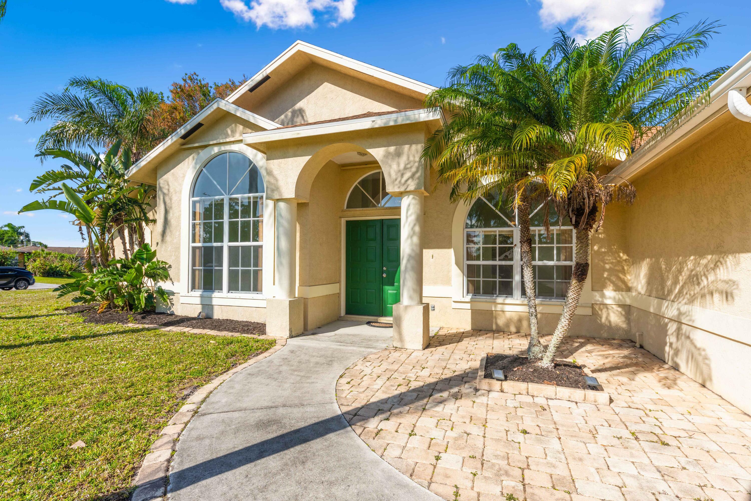 Property Photo:  231 SE Crosspoint Drive  FL 34983 