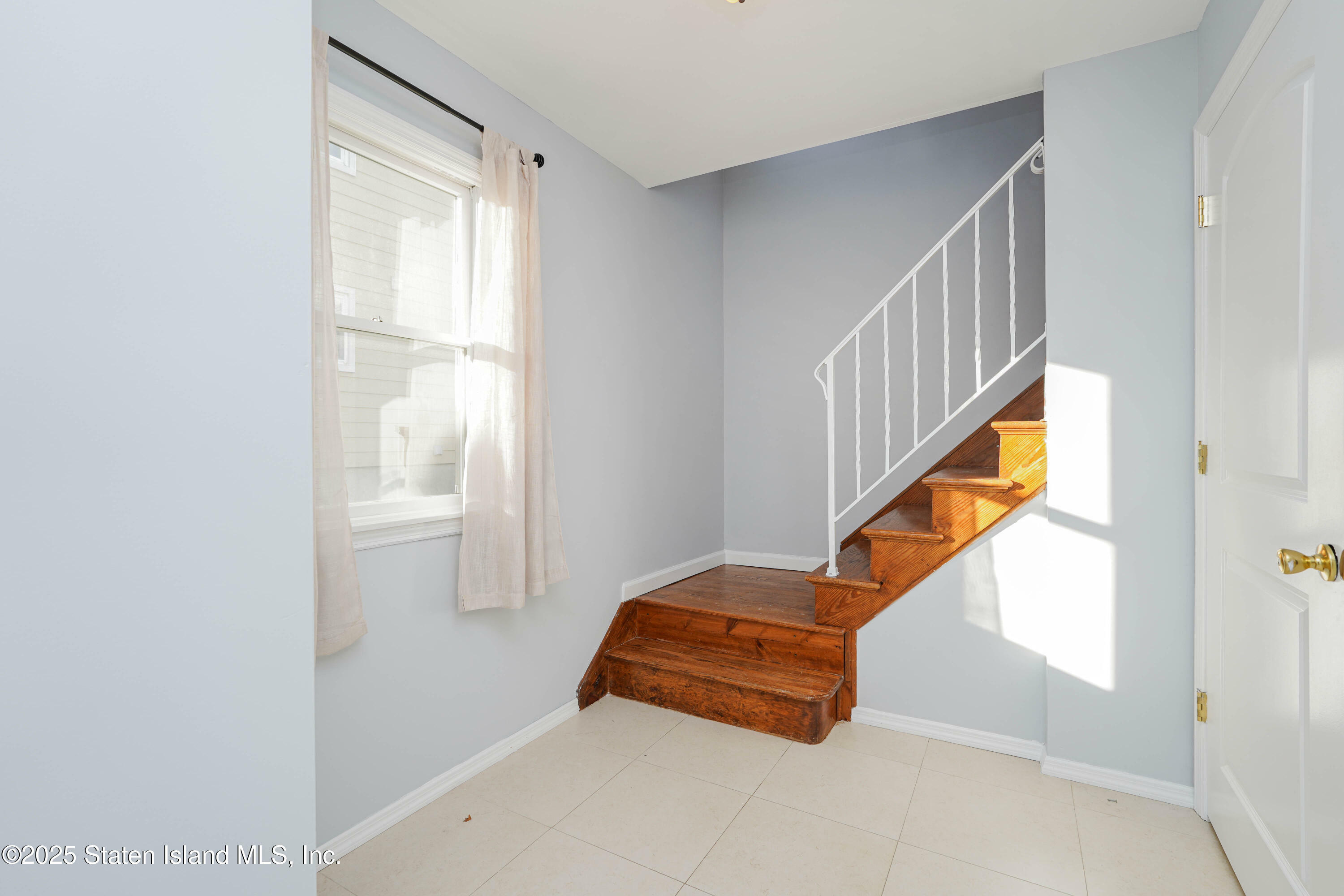 Property Photo:  202 Sheraden Avenue  NY 10314 