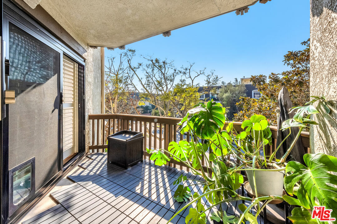 Property Photo:  8600   Tuscany Ave 303  CA 90293 