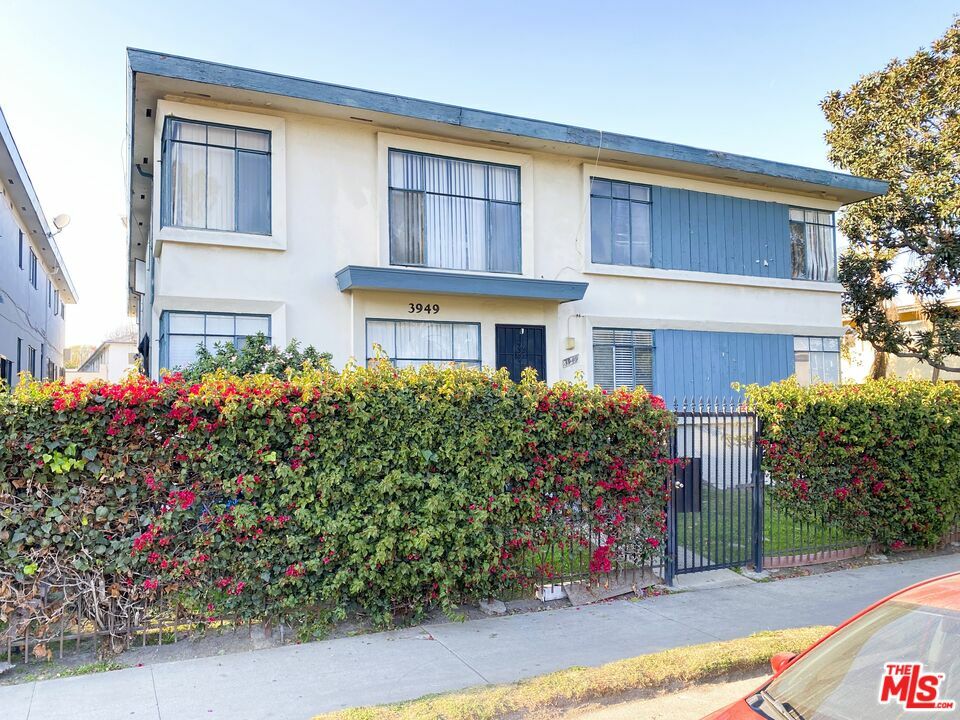 Property Photo:  3949   Hillcrest Dr 1  CA 90008 