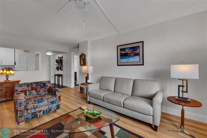 Property Photo: 6000 NE 22 Way 1E FL 33308