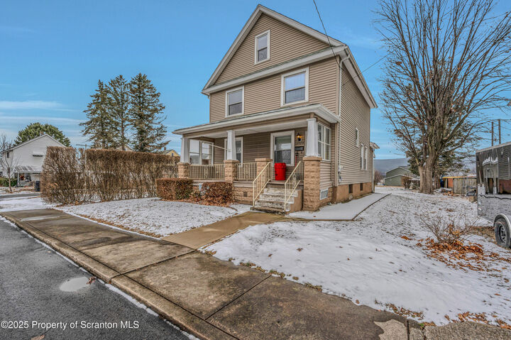 1320 Porter  Taylor PA 18517 photo