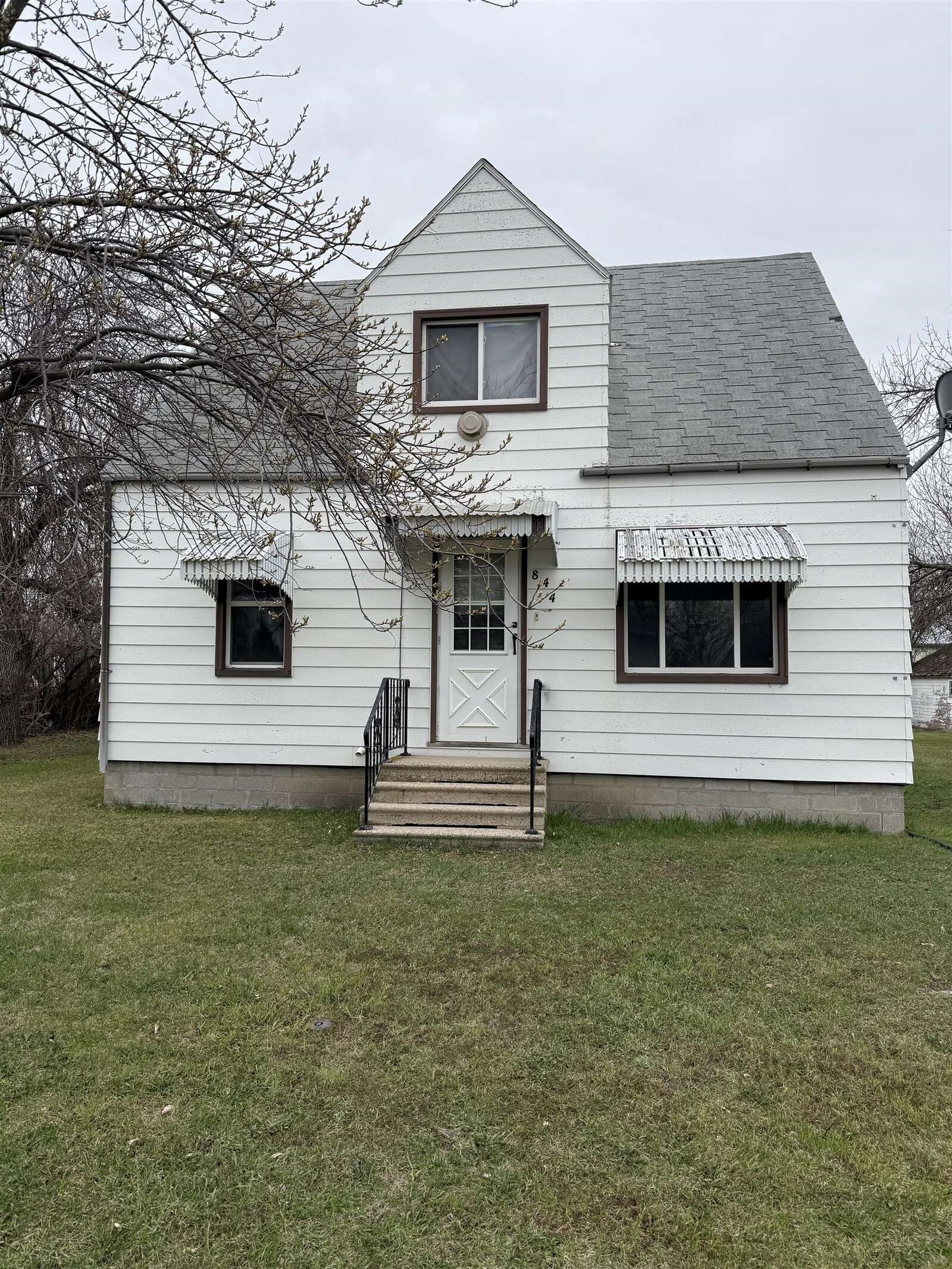 Property Photo: 844 Opfer Ave ND 58750