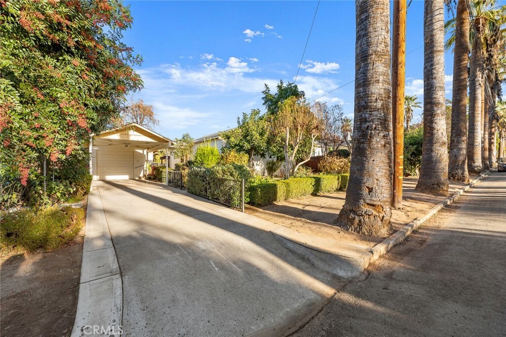 Property Photo:  1025 San Jacinto Street  CA 92373 