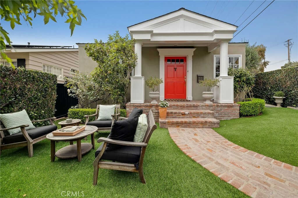 Property Photo: 541 Homer Street CA 90266