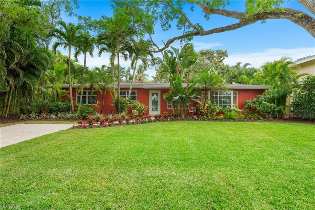 Property Photo:  432 3rd Ave N  FL 34102 