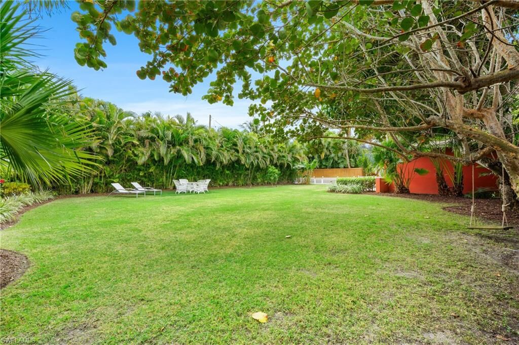 Property Photo:  432 3rd Ave N  FL 34102