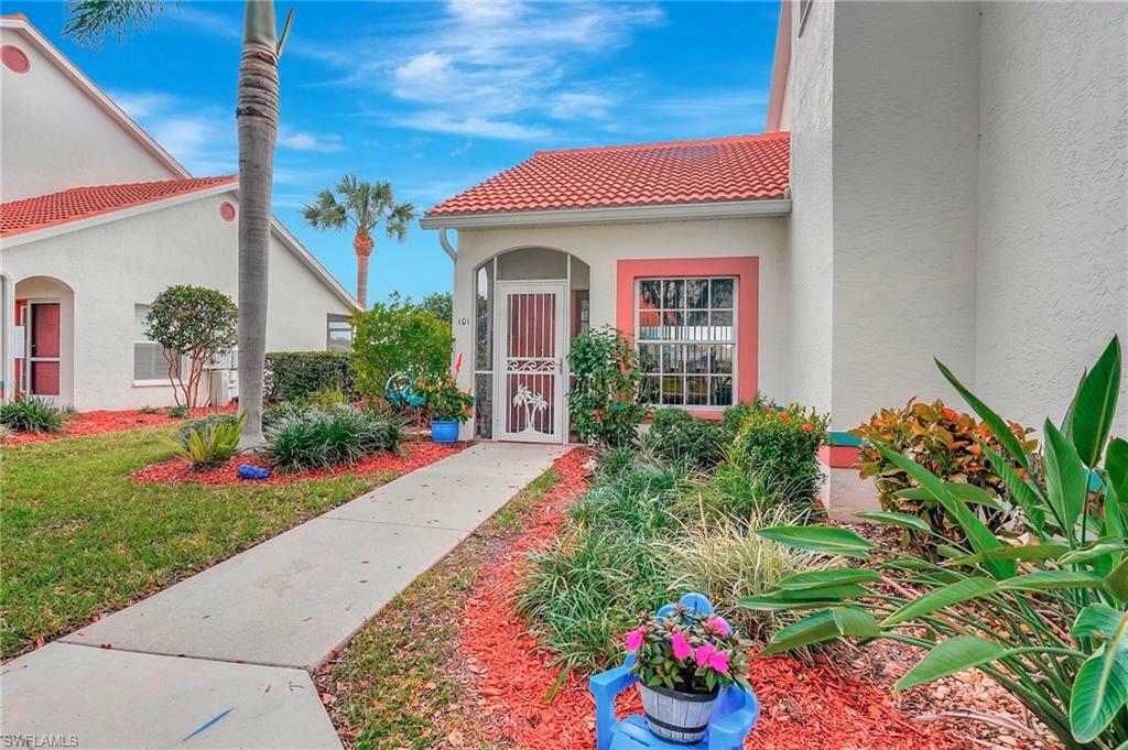 Property Photo: 555 Windsor Sq 101 FL 34104