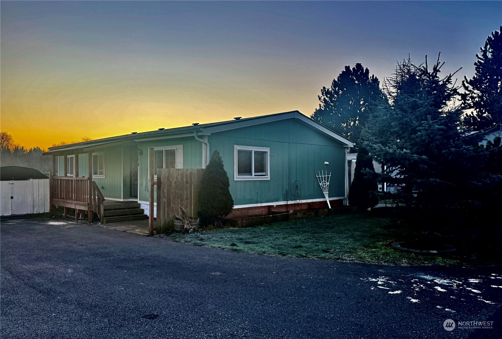 Property Photo:  1320 N Oak Harbor Street 178  WA 98277 