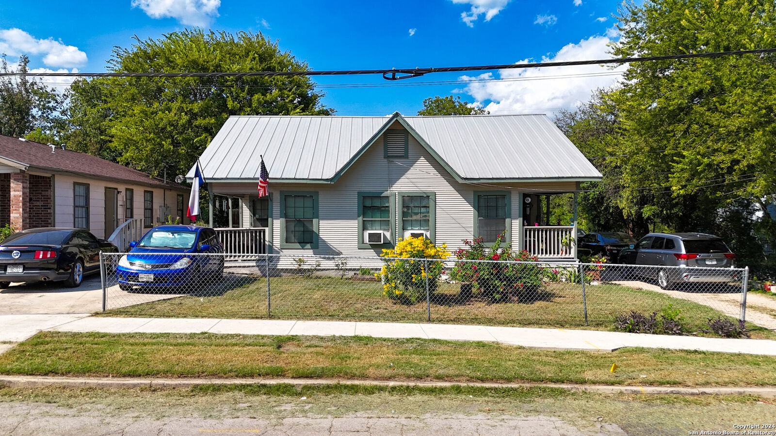 Property Photo: 1411 W Summit Ave TX 78201