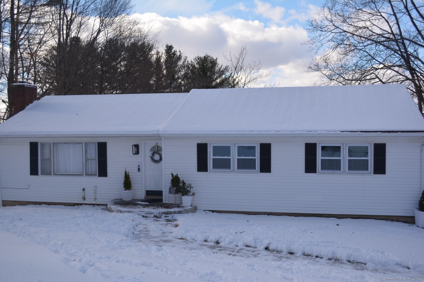 Property Photo:  4 Fordyce Court  CT 06776 