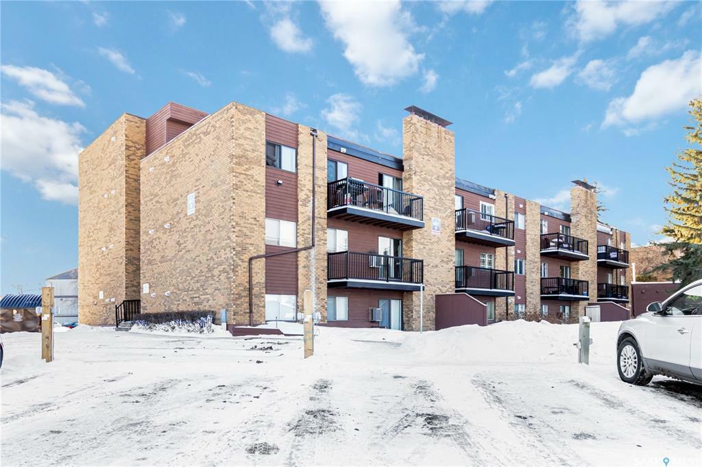 802B Kingsmere Boulevard 405  Saskatoon SK S7J 4B7 photo