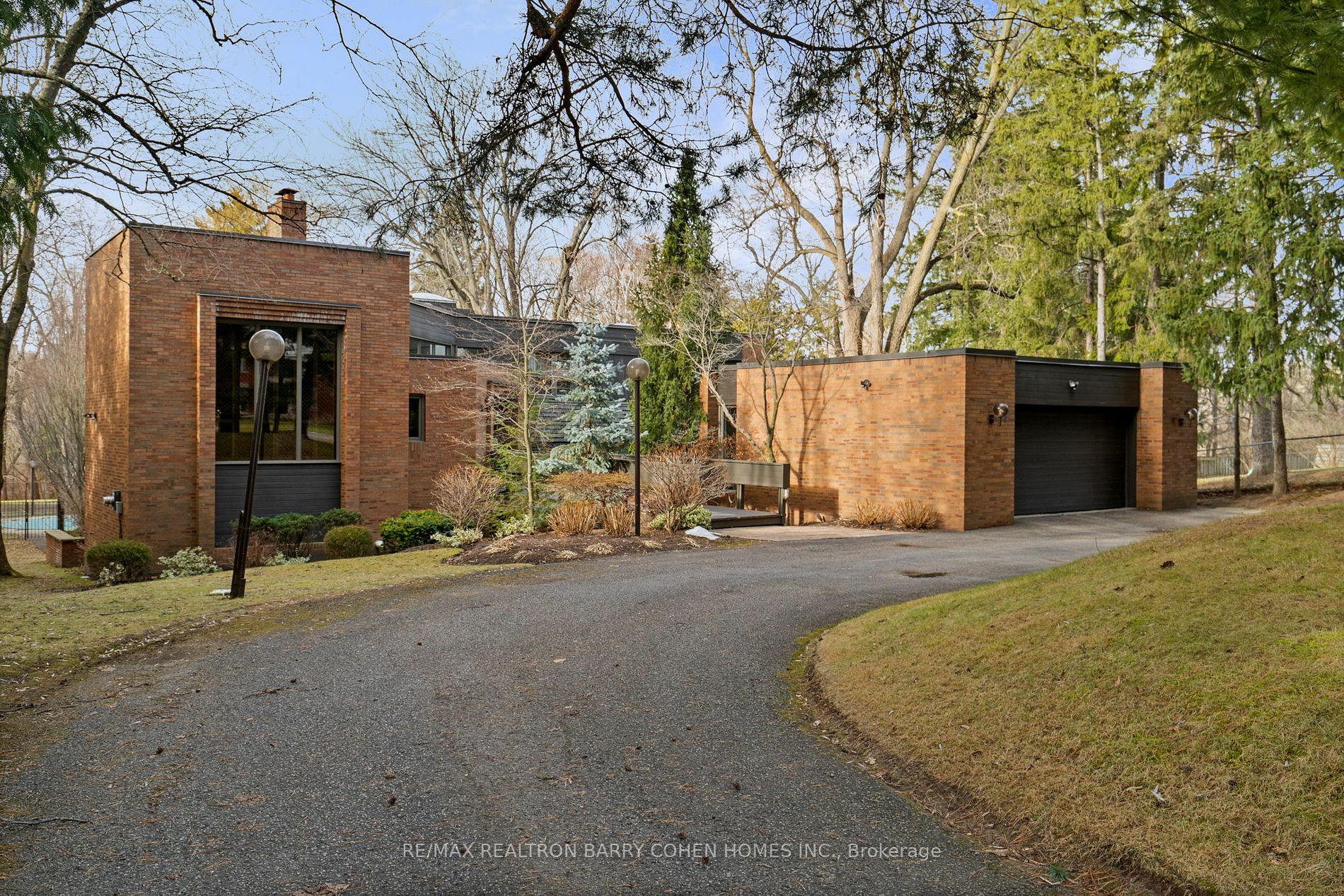 Property Photo:  18 Old English Lane  ON L3T 2T9 