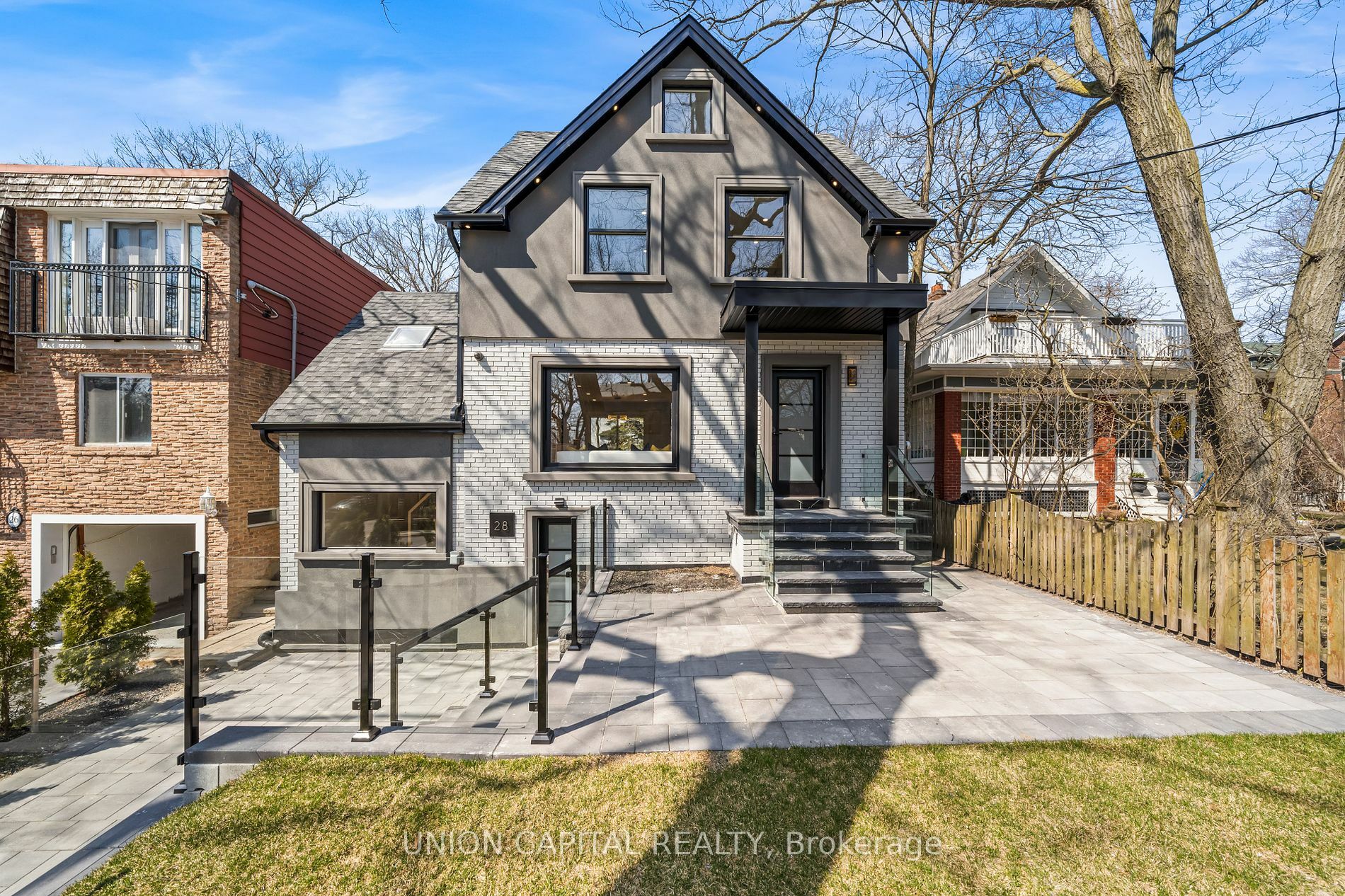 28 Pine Ave  Toronto ON M4E 1L8 photo