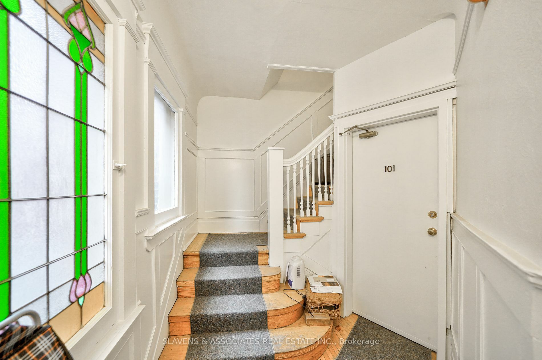 Property Photo:  557 Markham St  ON M6G 2L6 