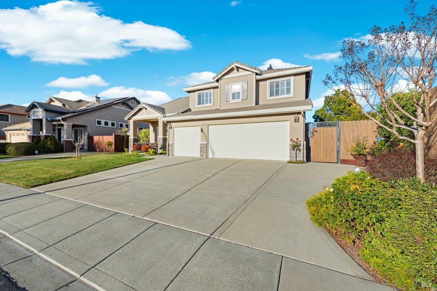 Property Photo:  907 Fallsgrove Way  CA 95687 