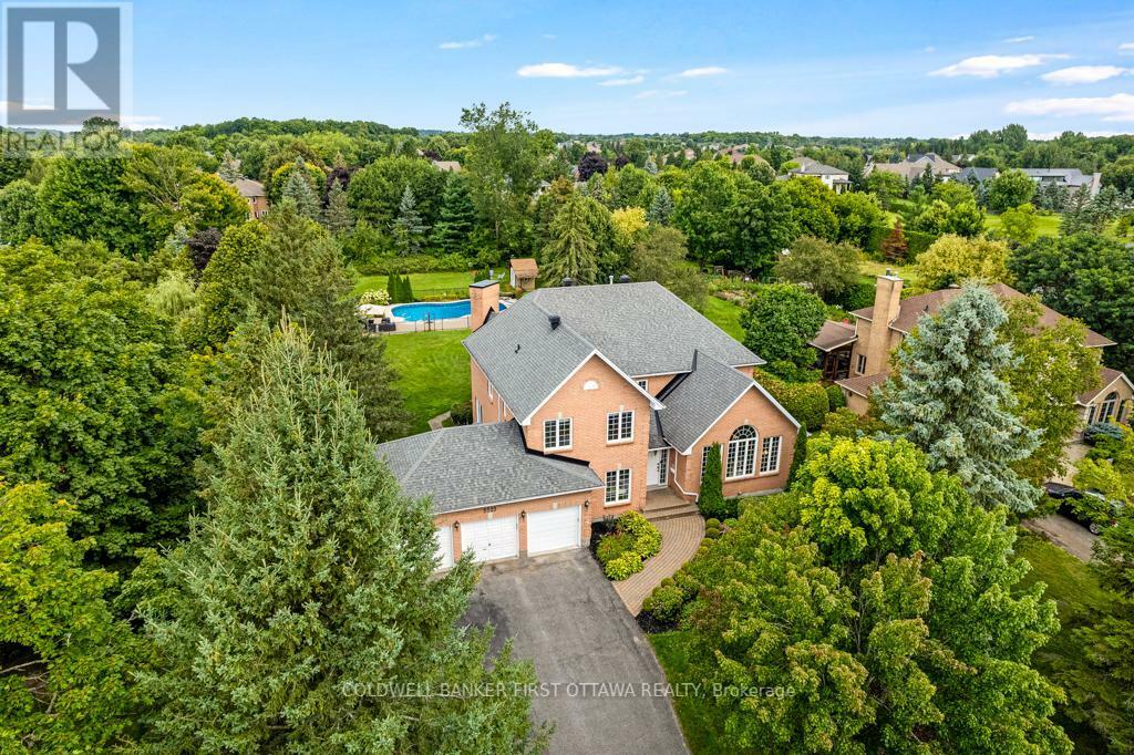Property Photo: 5525 Pettapiece Crescent ON K4M 1C6