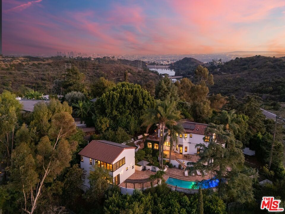 Property Photo: 3527 Wonder View Dr CA 90068
