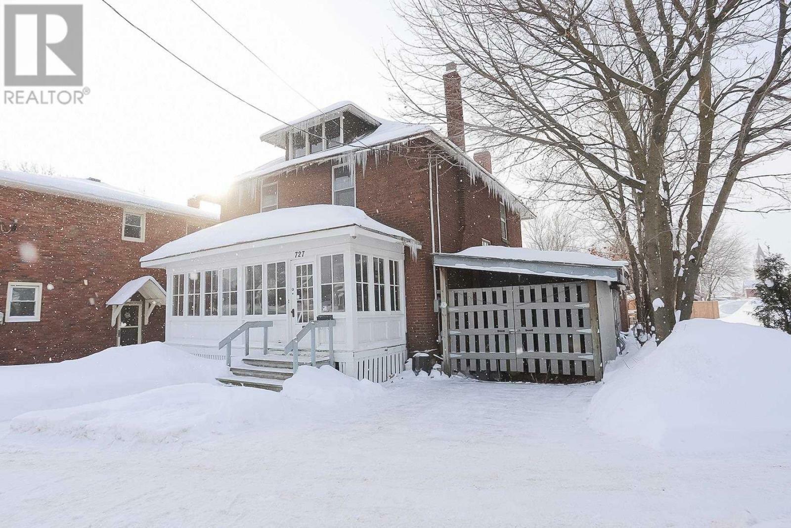 Property Photo:  727 Wellington St E  ON P6A 2M8 