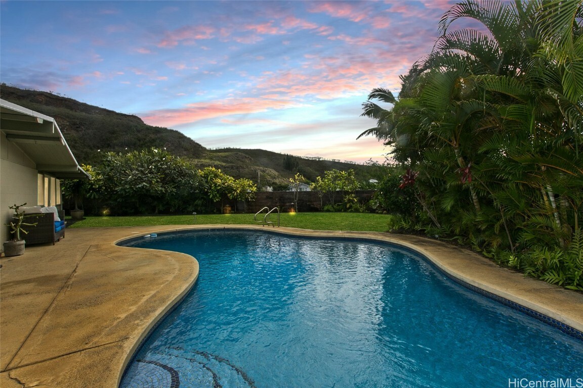 1367 Kuloaa Place  Kailua HI 96734 photo