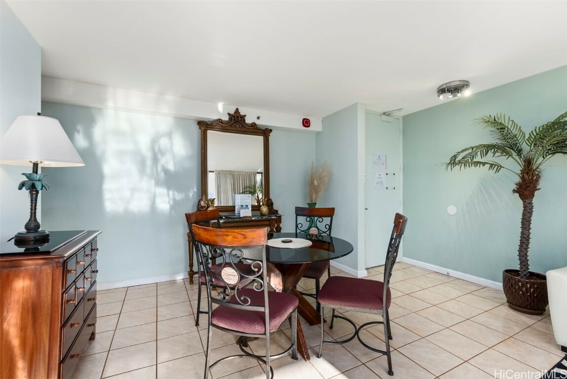 Property Photo:  201 Ohua Avenue T1-1813  HI 96815 