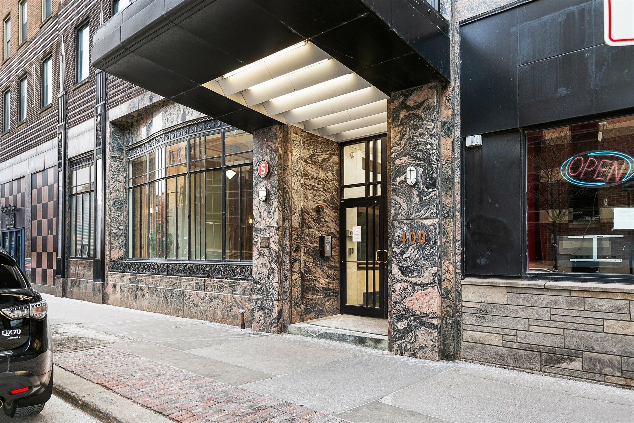 Property Photo: 400 Walnut Street 305 IA 50309