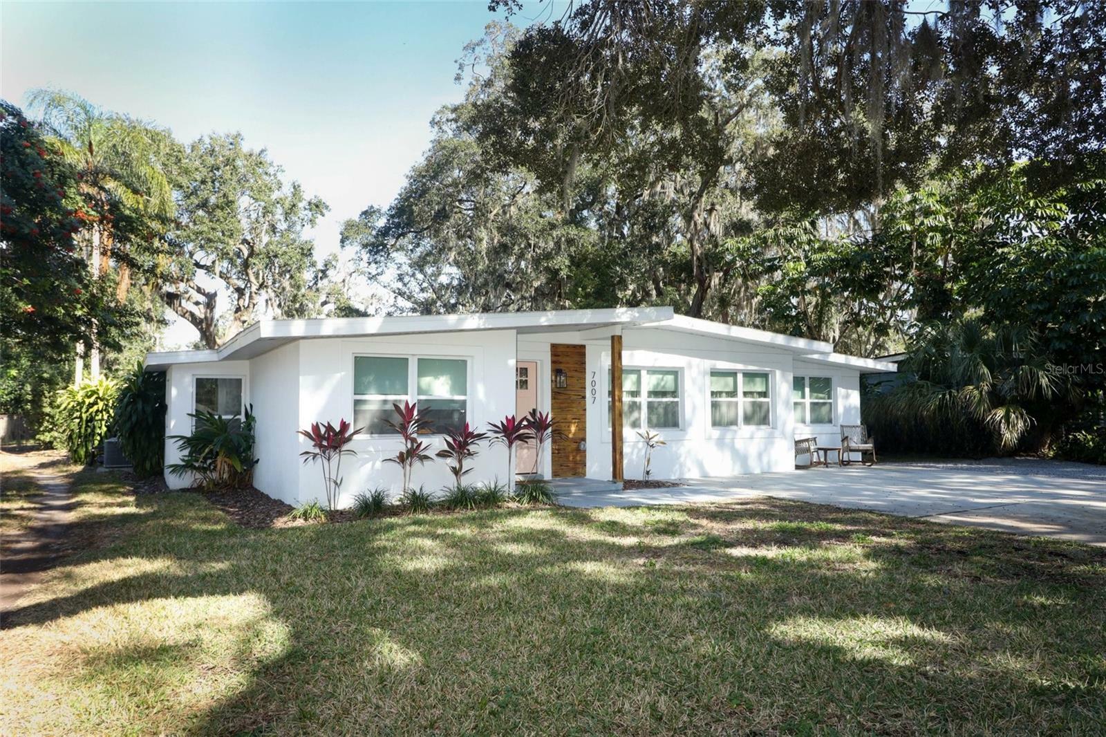 Property Photo: 7007 Seminole Drive FL 32812