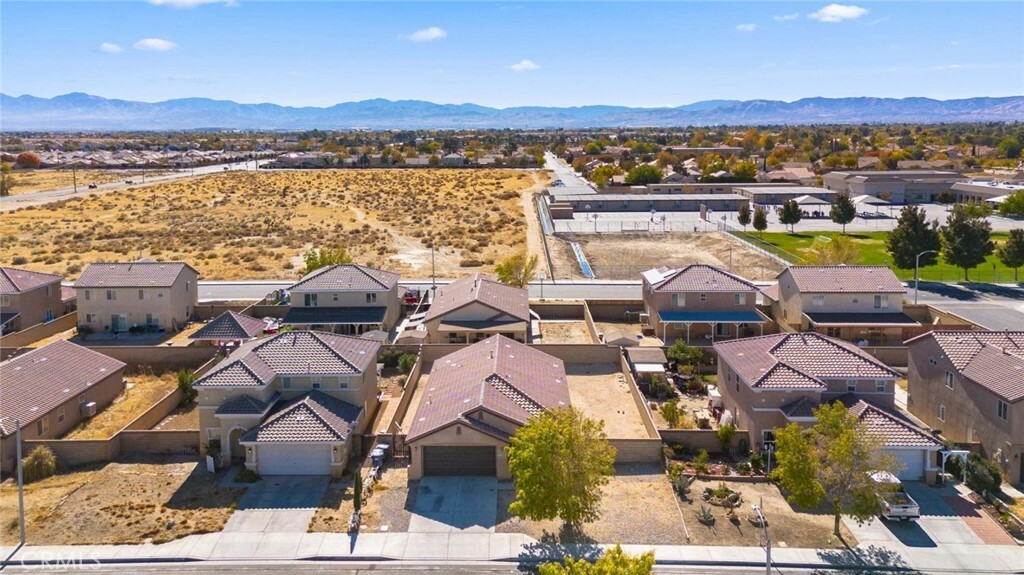 Property Photo: 1810 E Jenner Street CA 93535