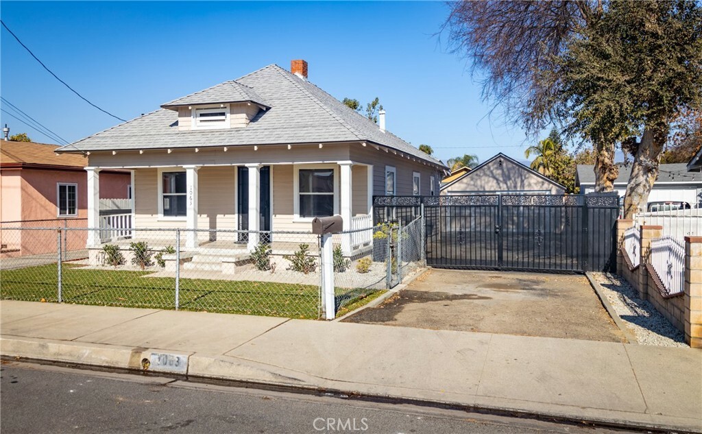 Property Photo:  1063 E 9th Street  CA 91766 