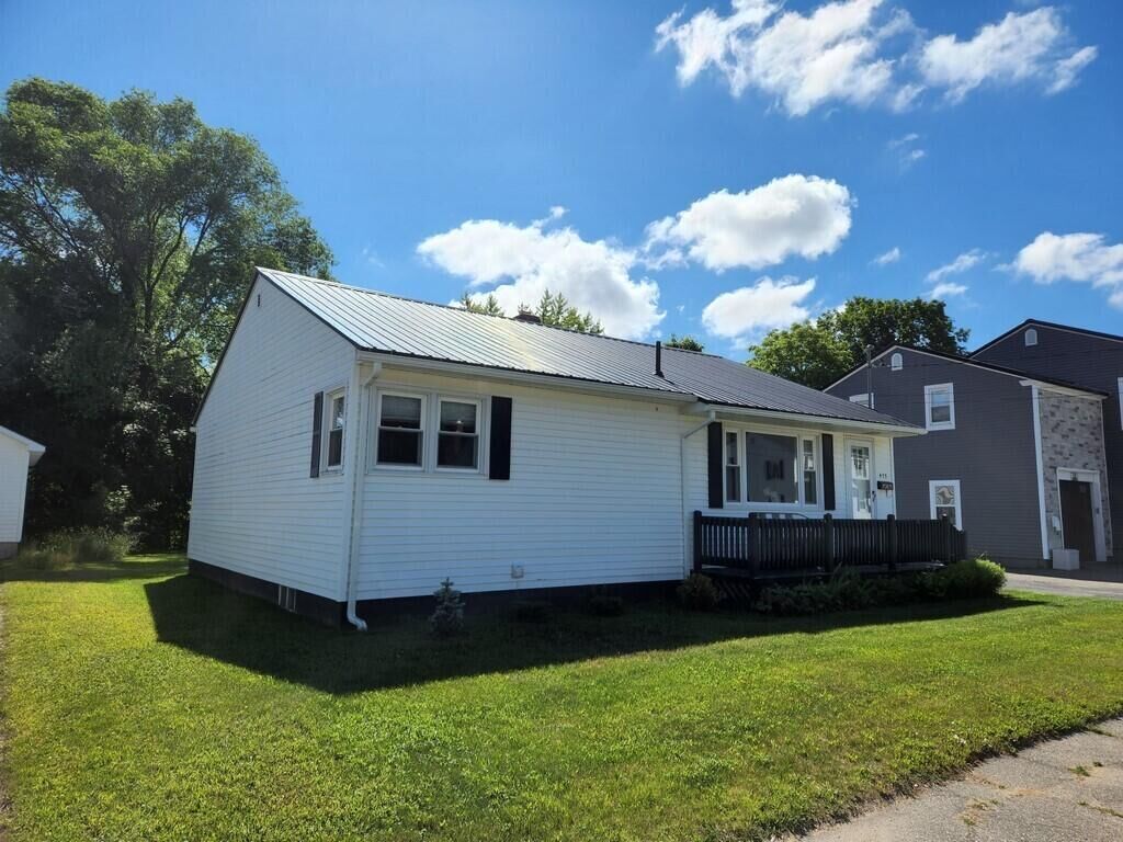 Property Photo: 433 Aroostook Avenue ME 04462