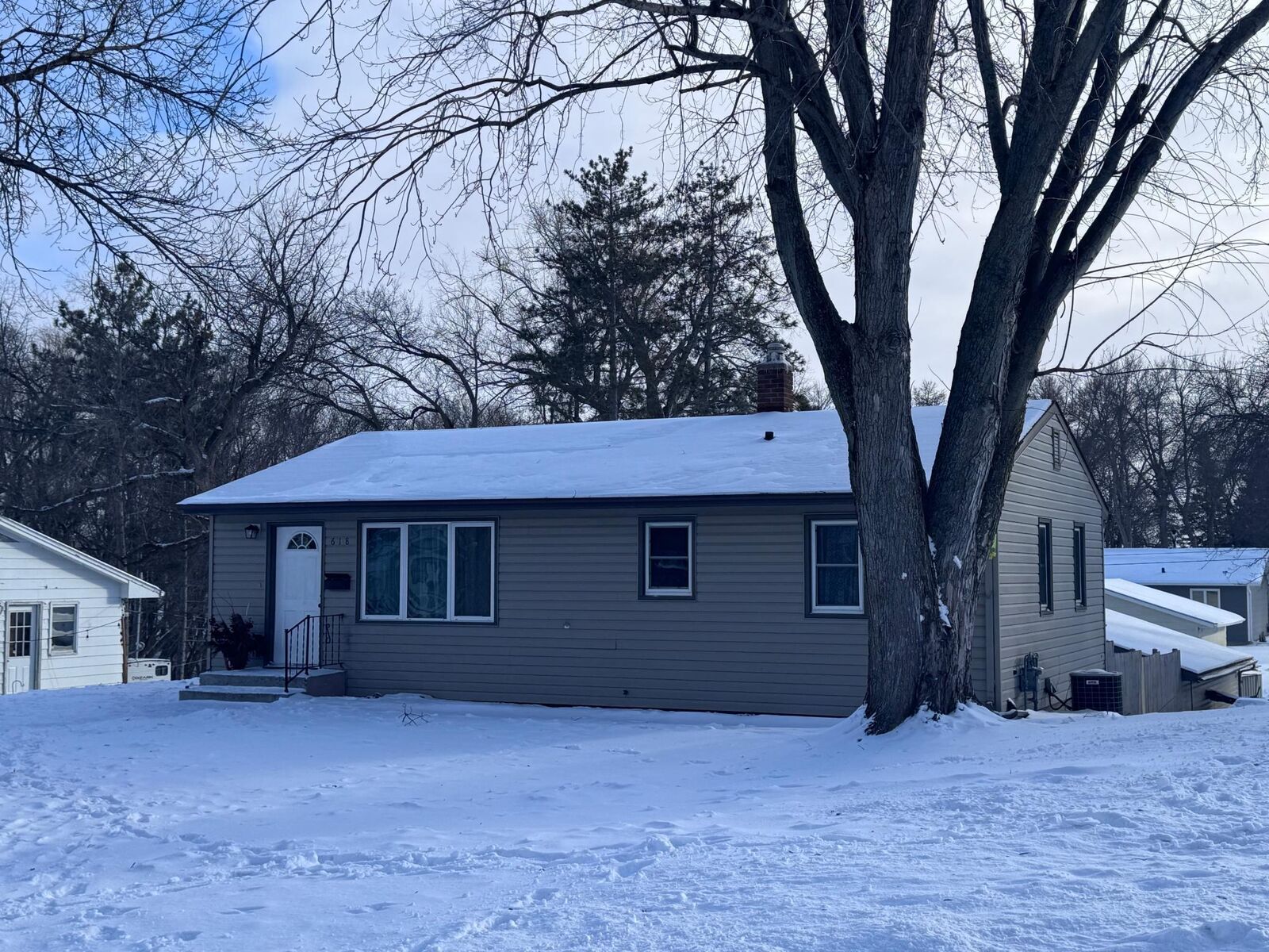 Property Photo: 618 E Gustavus Avenue MN 56537