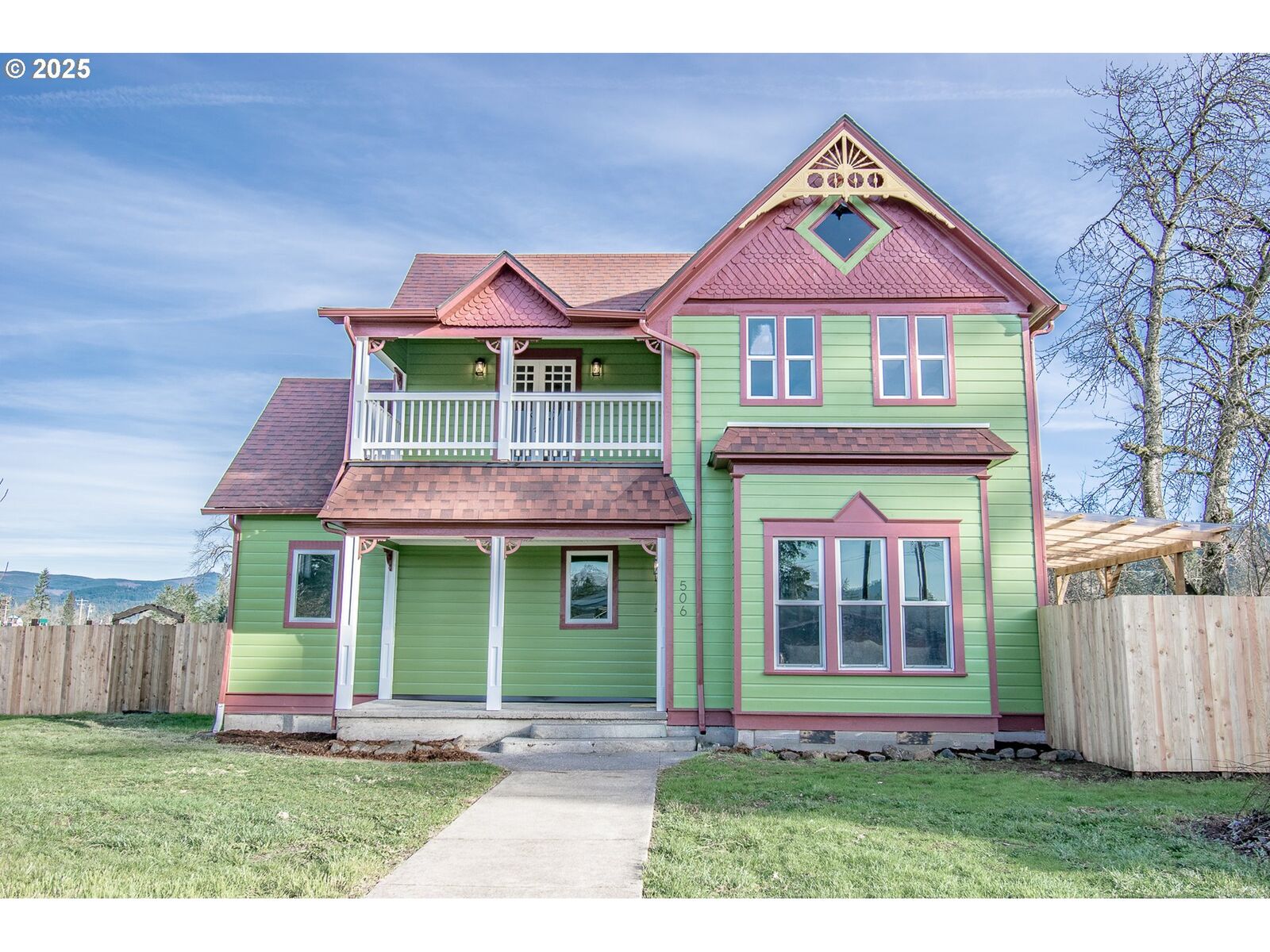 Property Photo:  506 S Douglas St  OR 97424 