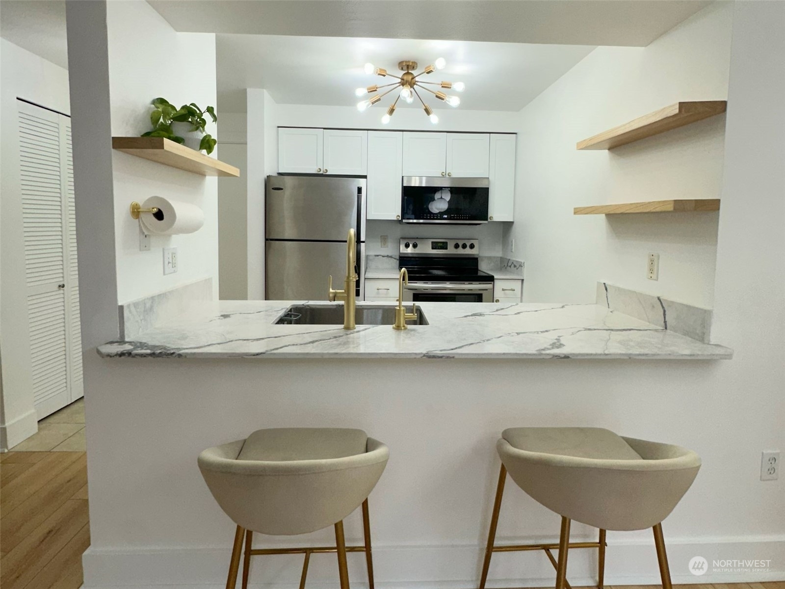 Property Photo: 4831 Fauntleroy SW 107 WA 98116